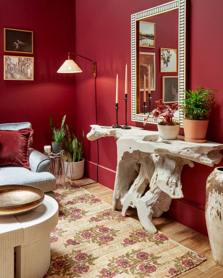 How to Paint a Small Room a Dark Color — Interior Designers Weigh In